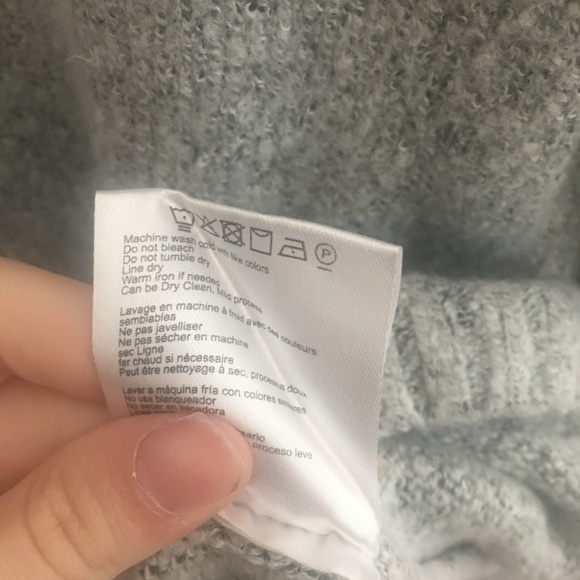 SOLD Lili's Closet Grey Oversized Star Sweater - Picture 7 of 7